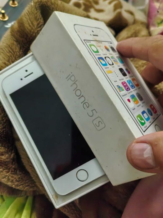Смартфон iPhone 5S телефон айфон Apple