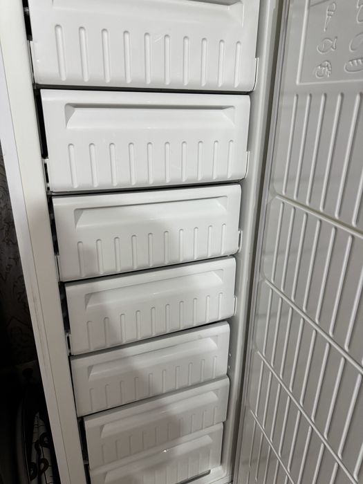Продам морозильник indesit