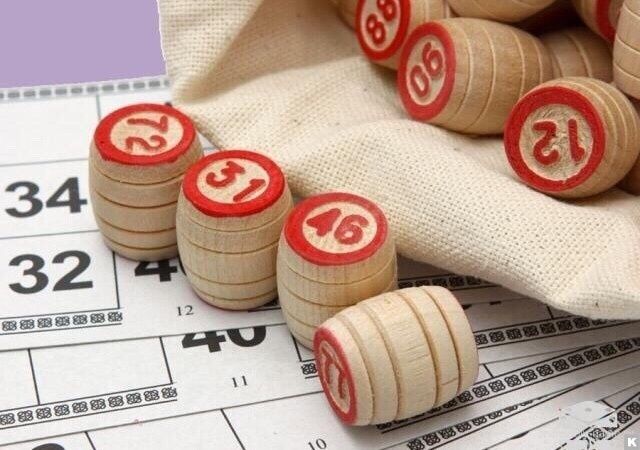 Лото Русский игра на особых картах с напечатанными на них рядами цифр.