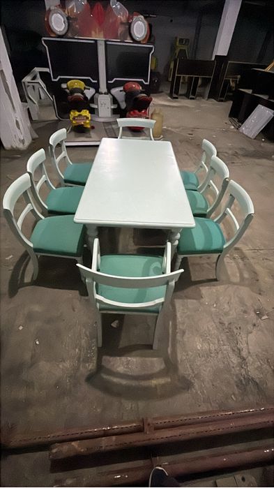 Стол со стульями