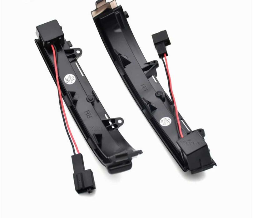 Динамични бягащи мигачи за огледалата за VW Passat Jetta Polo UP