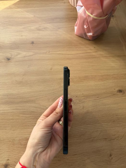 iPhone 15 – 128 GB – Stare foarte bună – 10 luni garanție