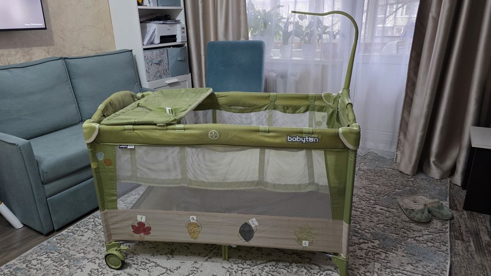 Продам манеж-кровать фирмы  Babyton