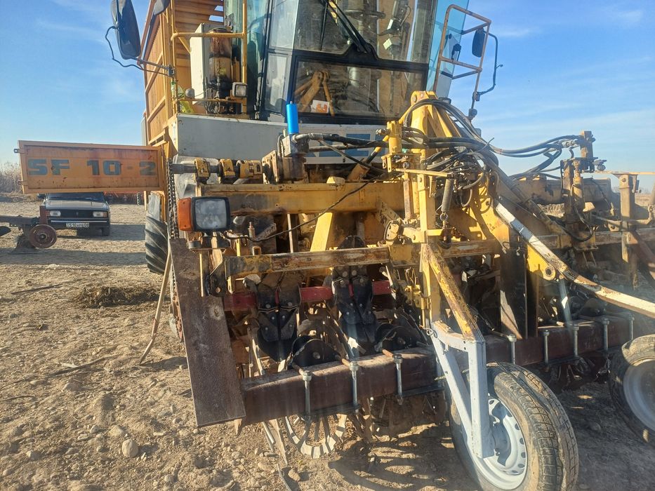 Свекло уборочный комбайн