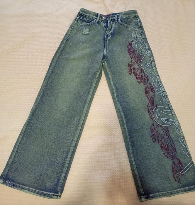 Продам джинсы, S, стоимость 8000 тенге.