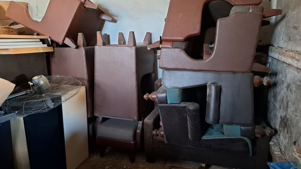 Продаються большие кресла