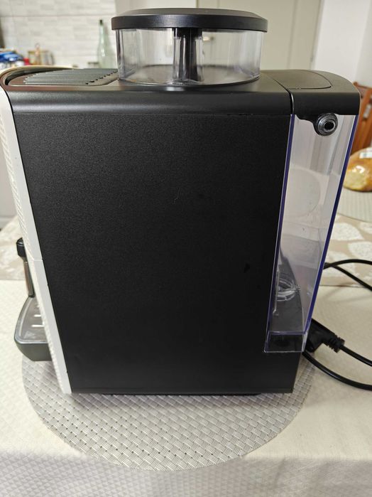 Espressor automat Krups Espresseria Automatic EA81, 1450W, râsniță 3 nivele, alb-negru, made în Franța