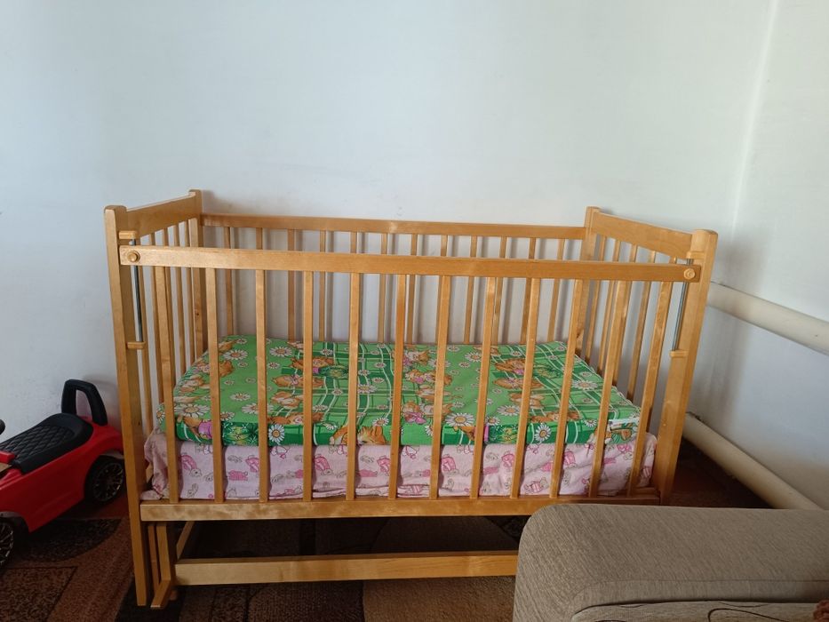 Детская кроватка
