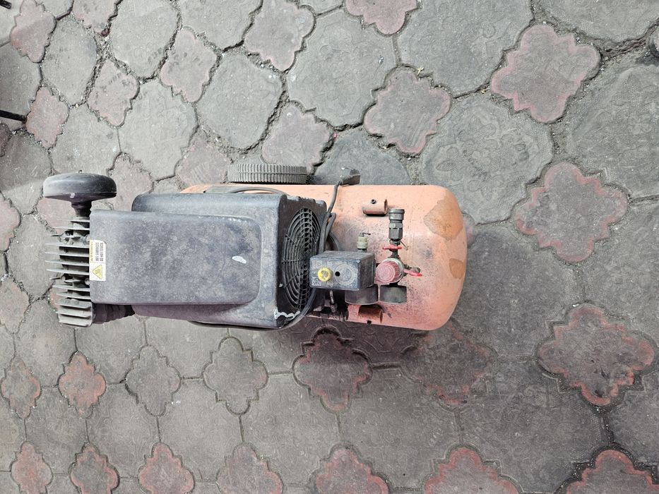 Продам компрессор на 50 литров