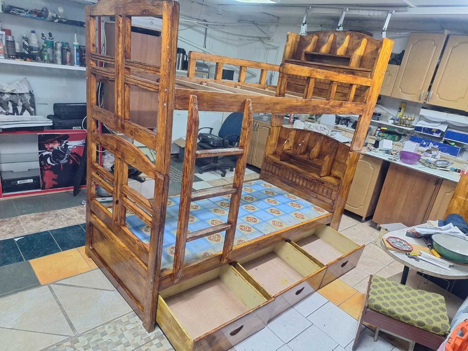 Кровать двухъярусная