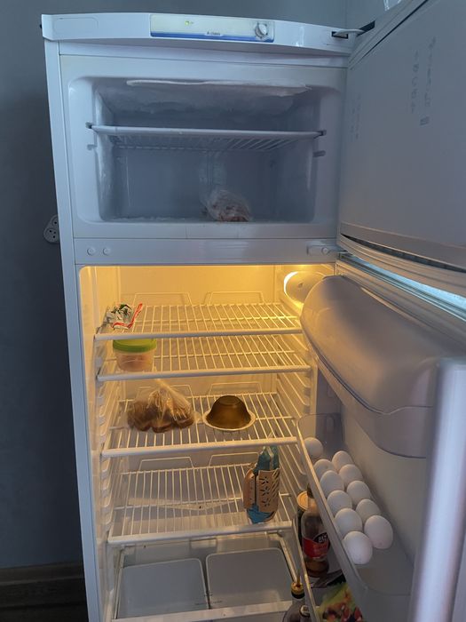 Продам холодильник двухкамерный