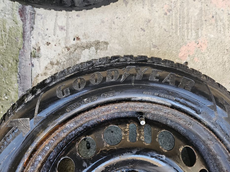 Vând anvelope Goodyear M+S 205/60/16 /95h,an 2016,dot 22/16