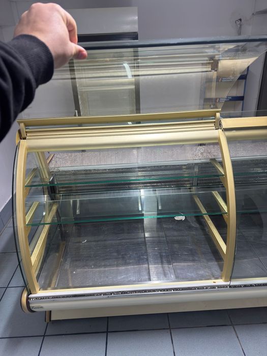 Vitrina preparate 220 v