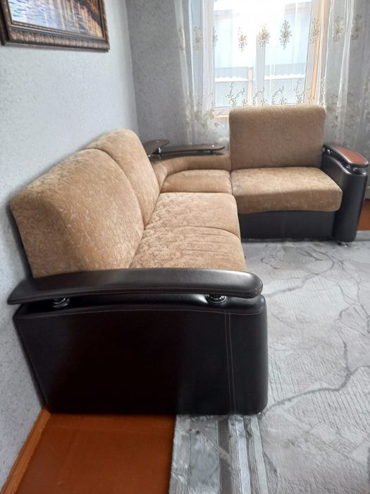 Продам угловой диван.