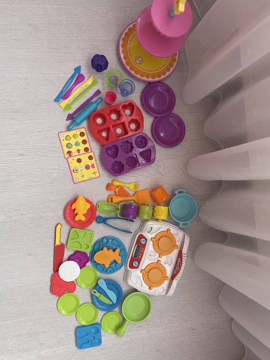 2 seturi cu accesorii pt plastelina