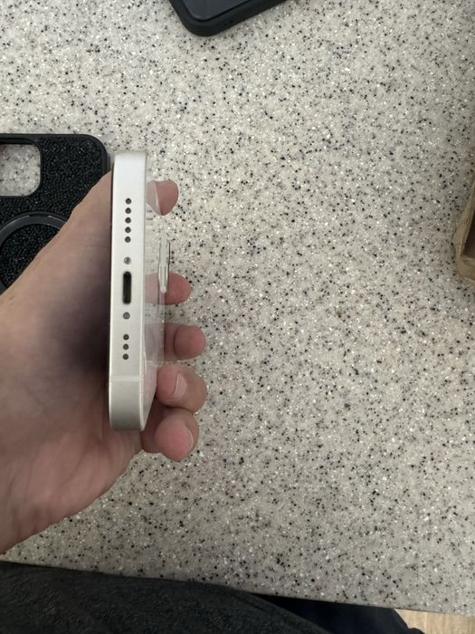 Продам Iphone 13