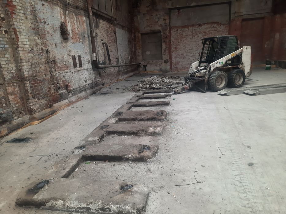 Bobcat de inchiriat Taiere beton gauri gard burghiu pamant sfredel