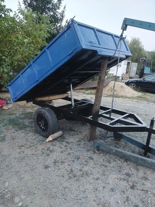 Vând remorca basculabila pt tractor