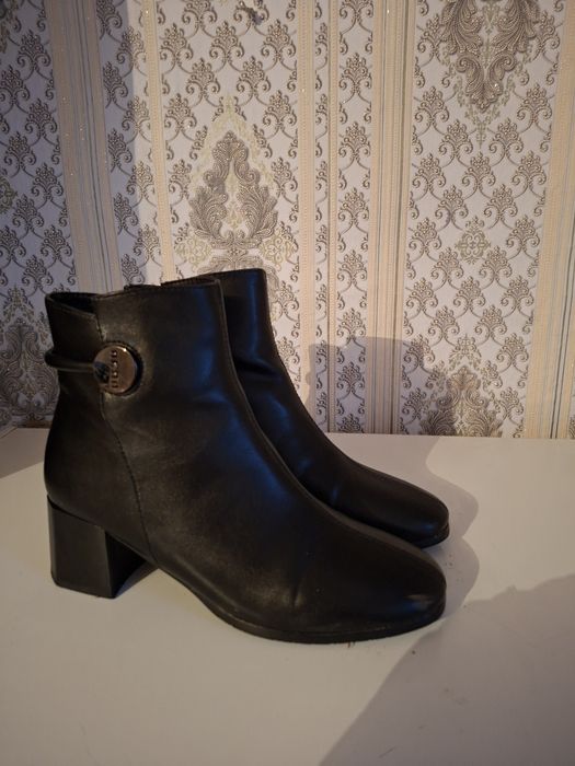 Продам ботинки осенние