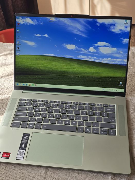 Laptop Lenovo 15ARP10, Ryzen 7, display 15,3, 16 GB DDR5, 1 TB SSD, slim, 14 cicluri