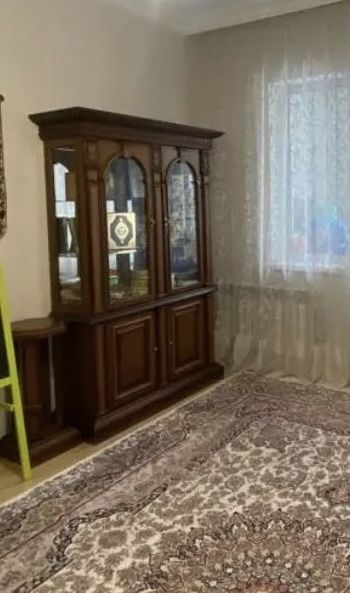 Классическая стенка для гостиной. Из дерева
