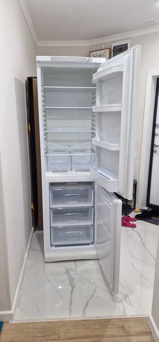 Холодильник Indesit SB200