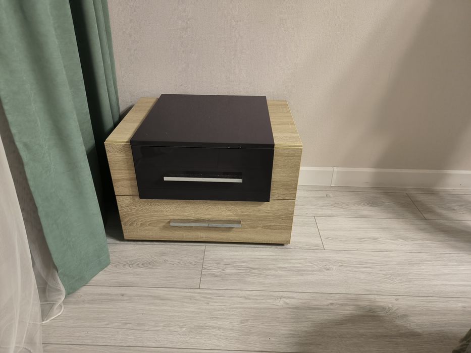 Продам кровать+ тумбочки+комод