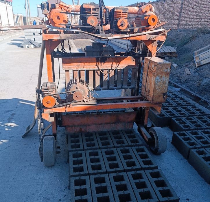 Шлакоблок куюш аппарати сотилади.