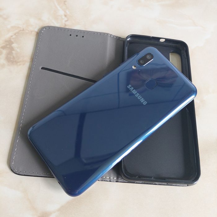 Vând Samsung Galaxy A20e albastru [impecabil] + husă BONUS //poze reale