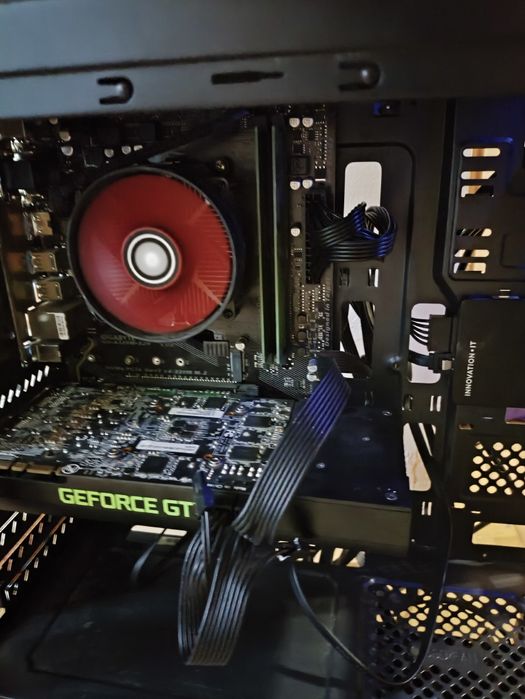 Sursă PC Gigabyte P450B 450W, 80 PLUS Bronze, Cabluri Plate Negre – Impecabilă
