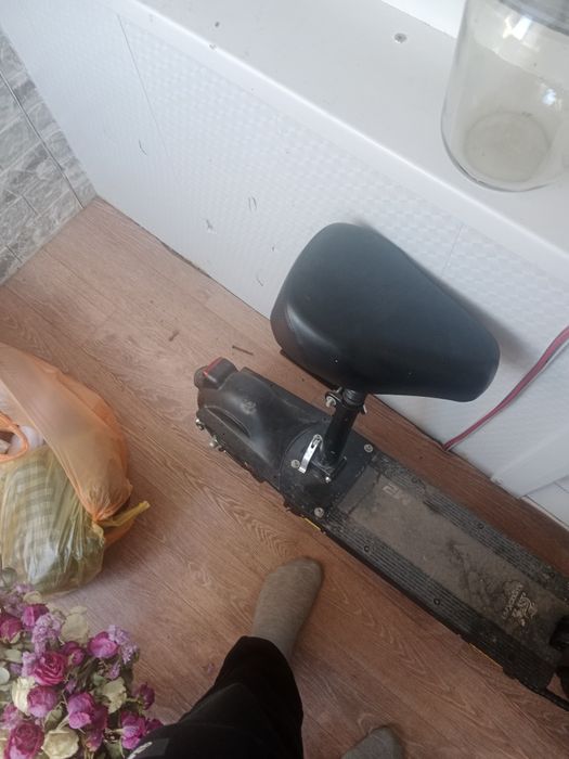 Продам электросамокат Куго м2