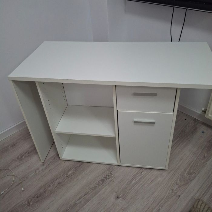 Vand birou pe colt