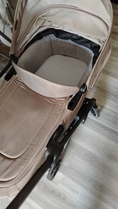 Продам детскую коляску  прогулочную Joolz Aer 2