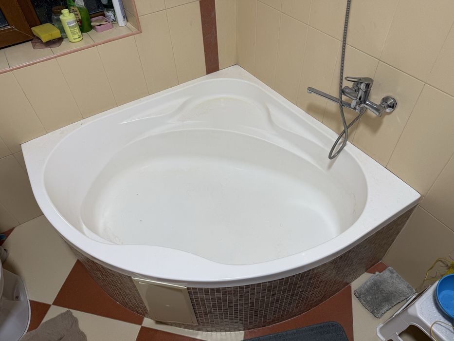 Продается Ванна угловая