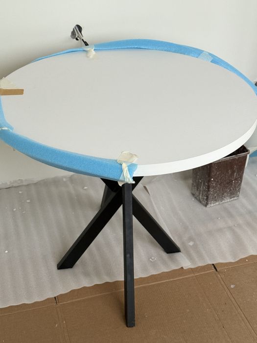 Нова маса 100 с черни крака