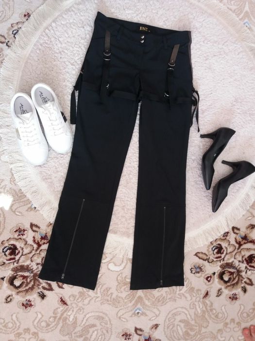 Брюки новые, брендовые 2 пары, на стройную девушку44-46разм