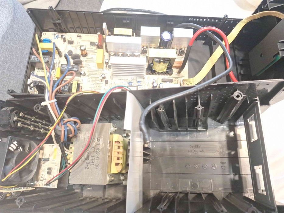 UPS Eaton NV 1400H - за ремонт - подмяна батерии или за части