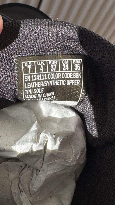 Продам кожаные кроссовки Skechers