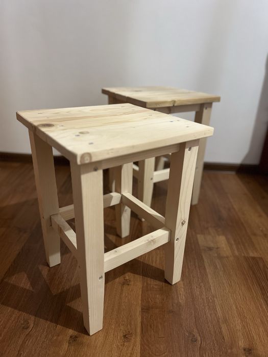 Scaune din lemn facute manual