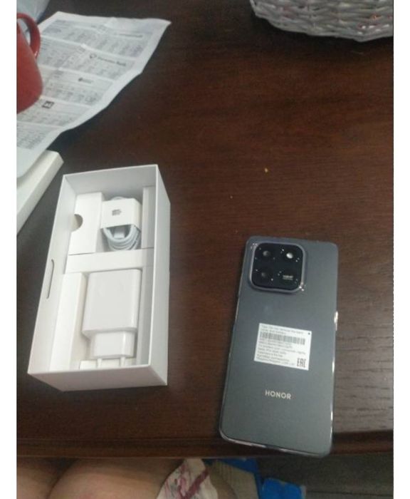 Продаю новый телефон honor