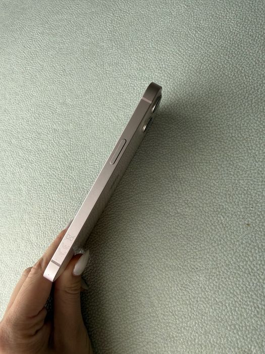 iPhone 13 розов. Изключително запазен.