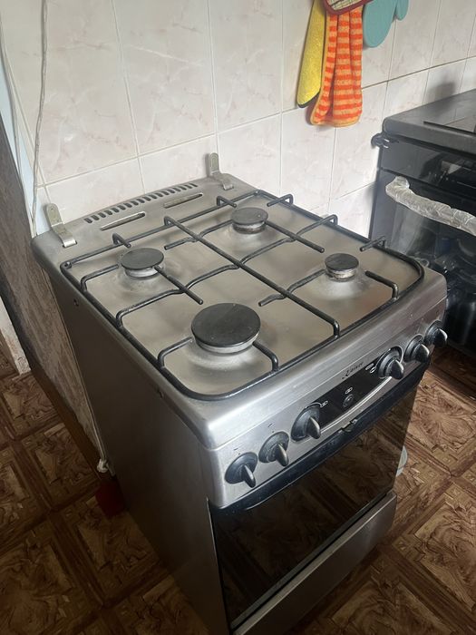 Продам газовую плиту