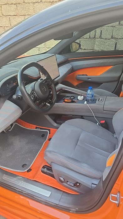 Zeekr 001 z sport 2024 год