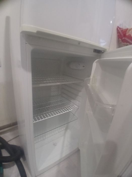 Продам холодильник работает отлично
