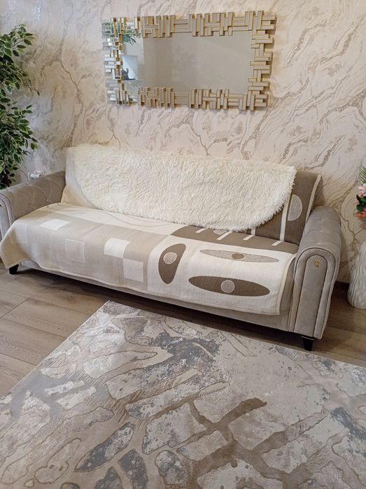 Продавам разтегателен диван клик клак бежов .2.20/80