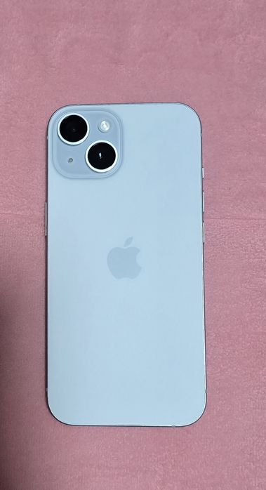 • Телефон iPhone 15