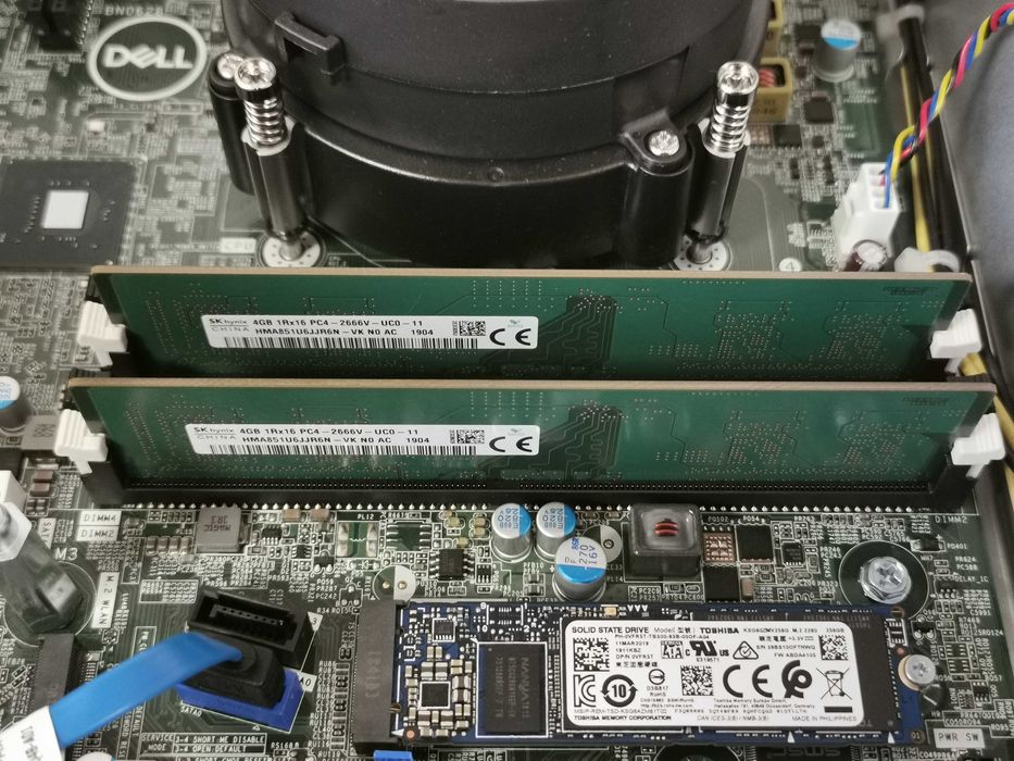 Dell OptiPlex 5060 SFF компютър с лицензиран Windows, 6-ядрен процесор