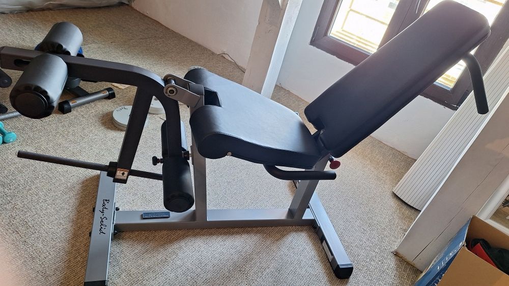 Vând aparat profesional extensii picioare BodySolid GLCE365,mărimea S