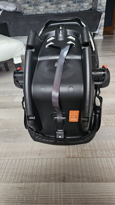 Детско  кожено  столче за кола