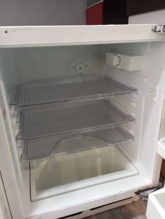 Продавам фризер за вграждане Bompani